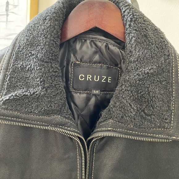 Cruz 100% Mens Leather Coat. Removable faux neck liner. Size Med. - Picture 2 of 4
